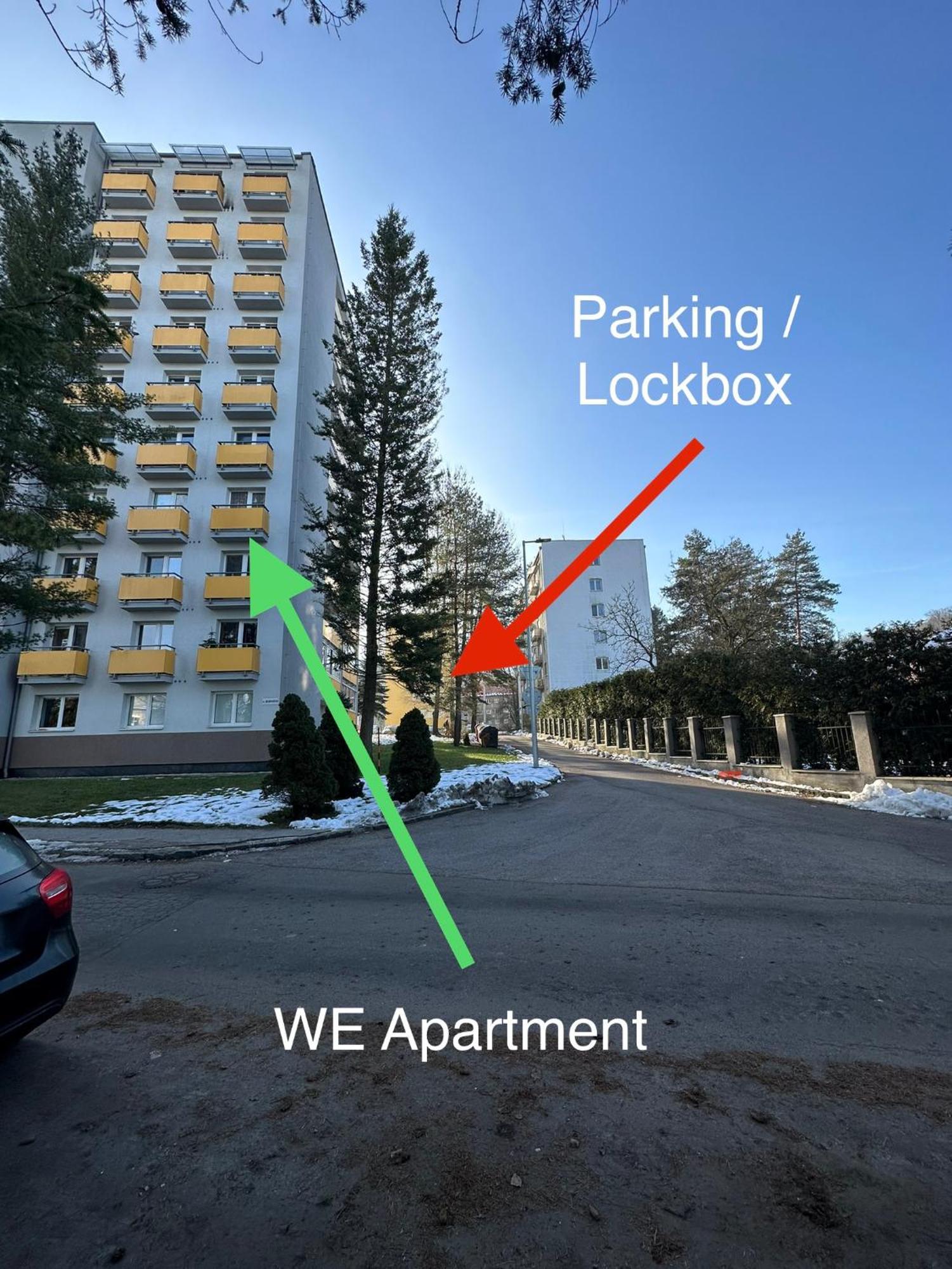 We Apartment - Close To The Center & City View, Self Check-In 24H 반스카비스트리카 외부 사진
